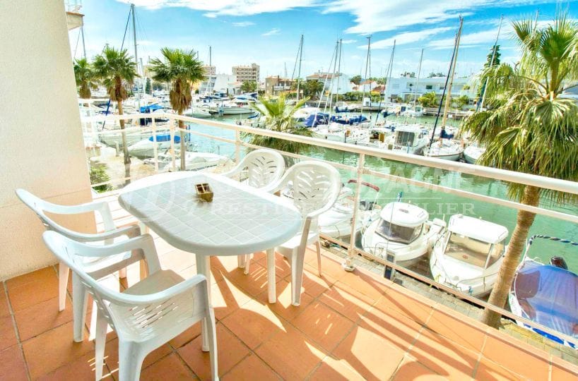 Appartement Roses, terrasse vue marina