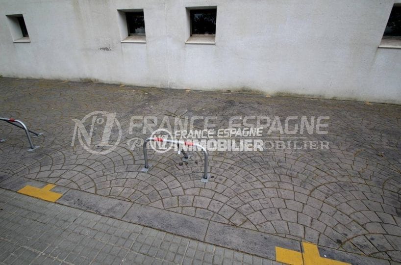 roses immobilier: place de parking extérieure ref.2881, proche commerces à santa margarida
