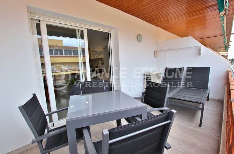 immo roses: studio en dernier étage, belle terrasse petite vue mer / canal | ref.3874