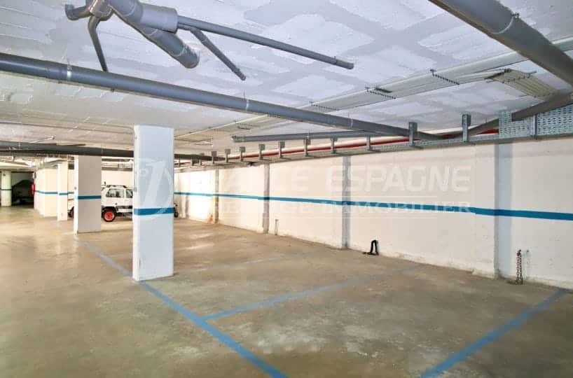 parking souterrain roses, 12 m² proche commerces et plage