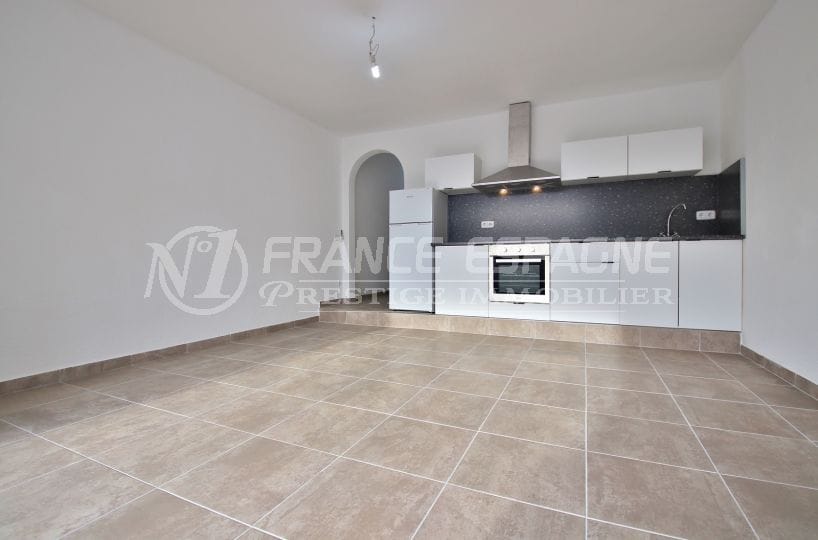 agence immobilière costa brava, 54 m² entièrement rénové, 2ème ligne de mer secteur prisé