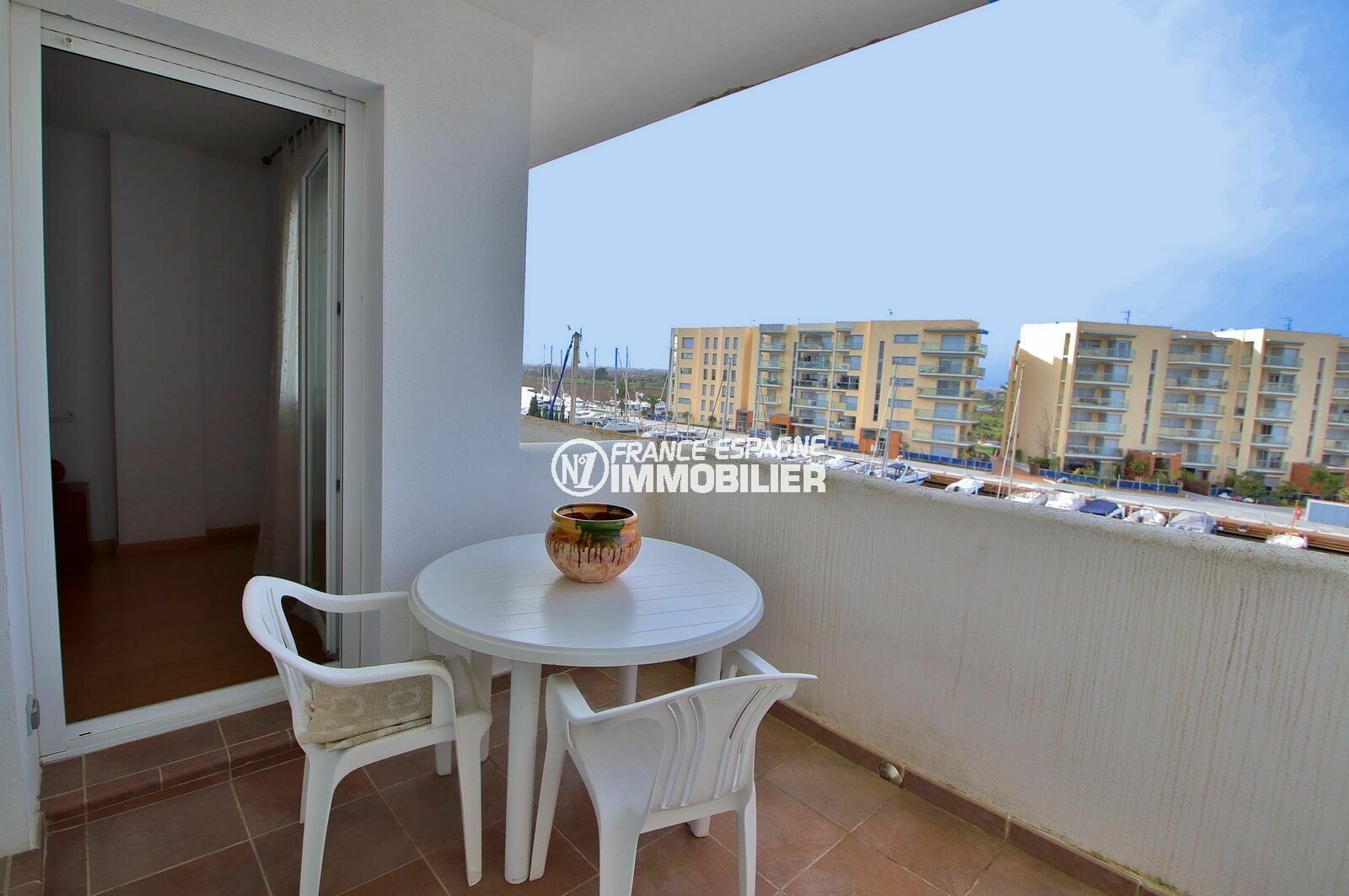 immo roses: appartement 50 m² vue sur la marina, proche plage, possibilité amarre, cave & parking