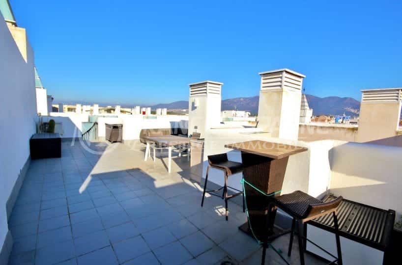 vente appartement rosas, atico de 50 m², grande terrasse solarium, proche plage et commerces
