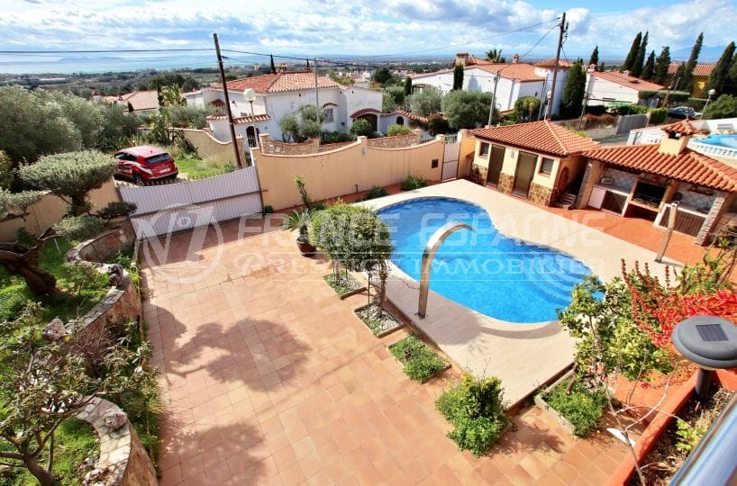 immo roses: villa de 358 m², secteur résidentiel de roses, vue mer, piscine et garage