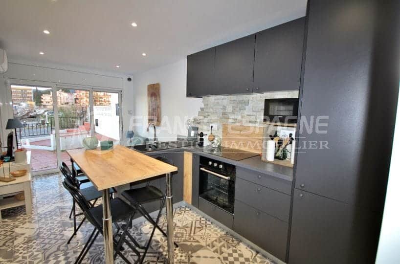 immo roses: villa rénovée de 42 m² avec petite vue mer, proche plage et centre-ville