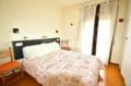 agence immobilière empuriabrava: appartement proche plage, première chambre lit double accès terrasse