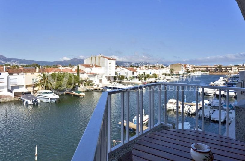 agence immo empuriabrava: appartement atico, vue canal possibilité amarre, proche plage