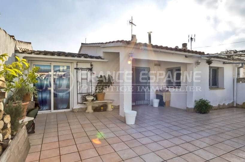 immobilier empuria brava: villa plain-pied avec garage, terrain piscinable, proche plage