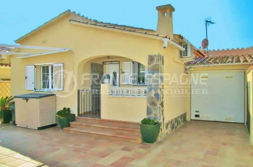 immobilier empuria brava: villa secteur calme avec garage, proche plage