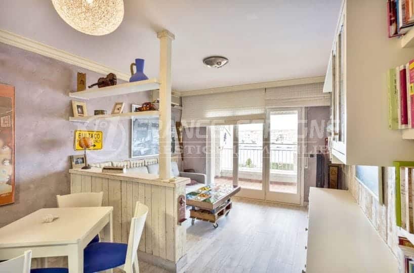 agence immobiliere costa brava: appartement 55 m², salon / séjour avec espace repas
