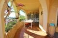 rosas immo: villa 216 m², terrasse couverte avec coin repas aménagé