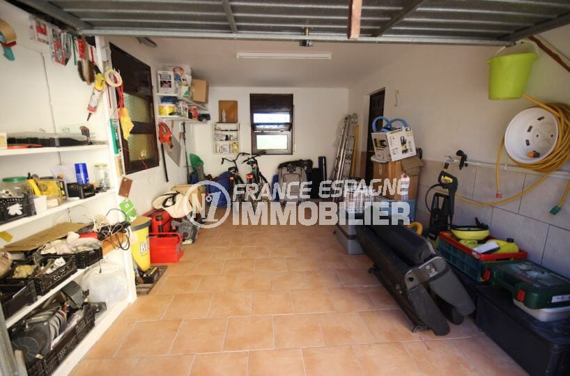 vente immobiliere espagne costa brava: villa ref.2992, vue sur le garage avec rangements