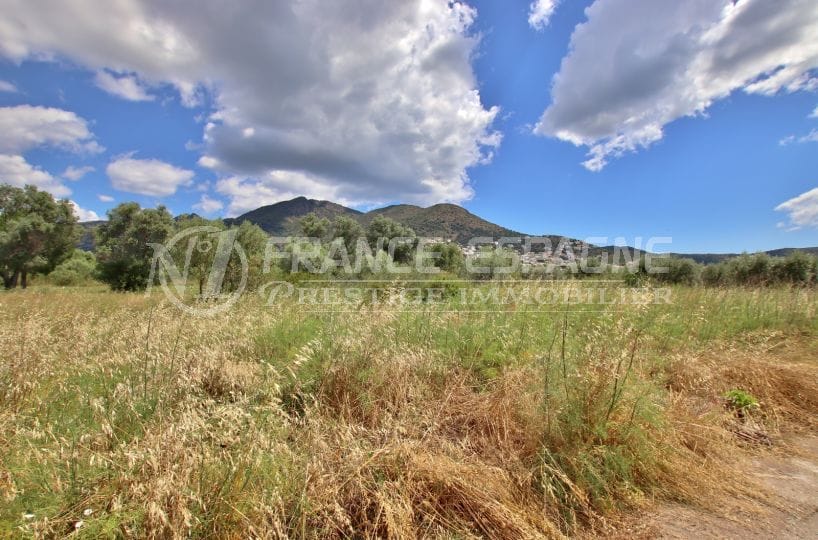 immobilier rosas: terrain constructible secteur calme et agréable, proche plage et commerces