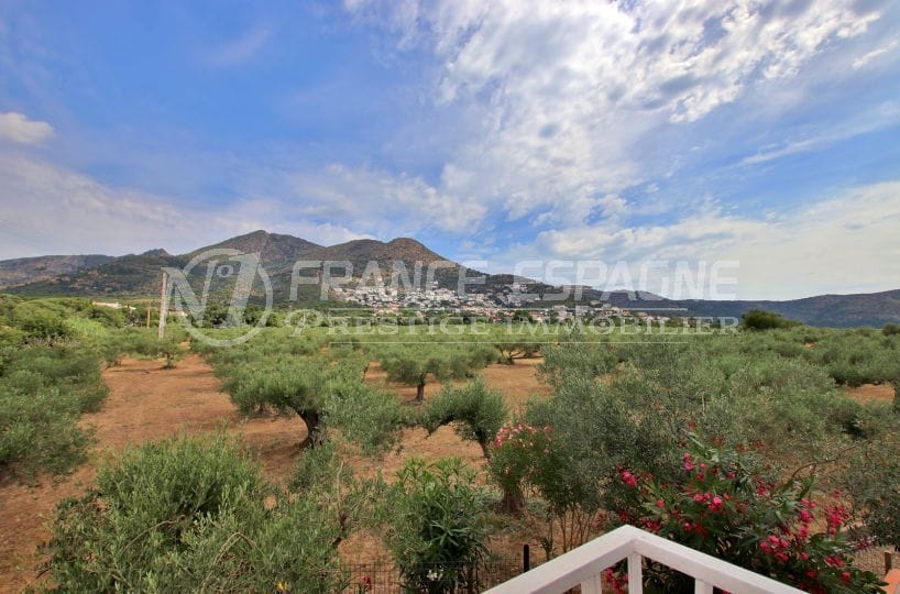 immobilier rosas: appartement vue dégagée, secteur calme, parking, proche plage