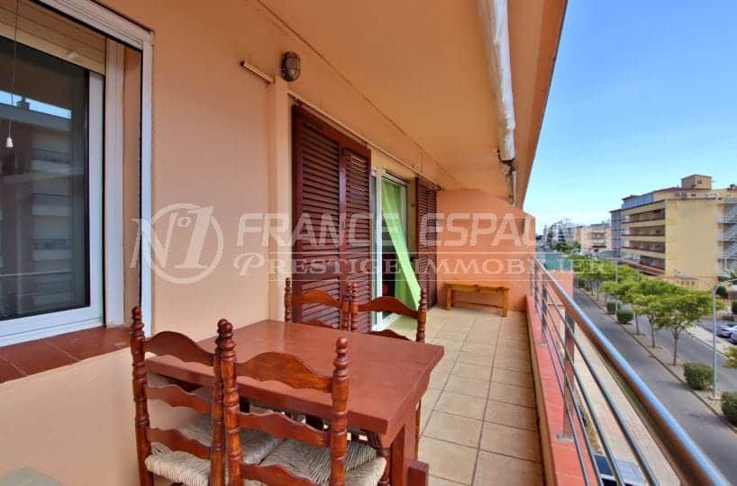 immobilier rosas: appartement atico, terrasse avec petite vue canal, plage à 500 m