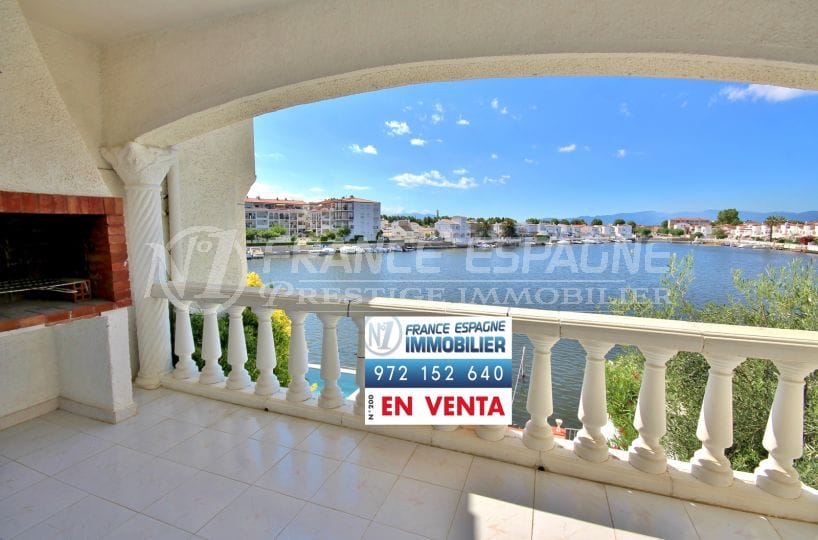 agences immobilières empuriabrava: appartement vue lac, parking et amarre privés