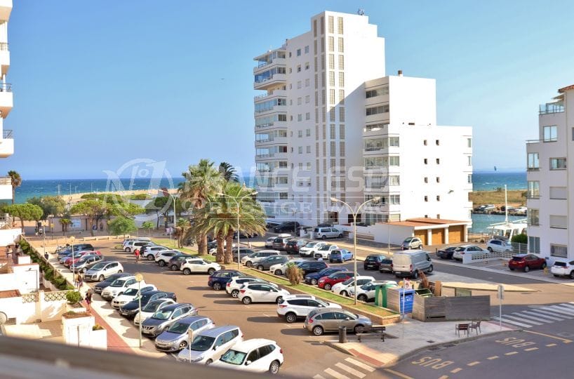 immobilier rosas: appartement petit prix, vue mer et canal , plage à 150 m