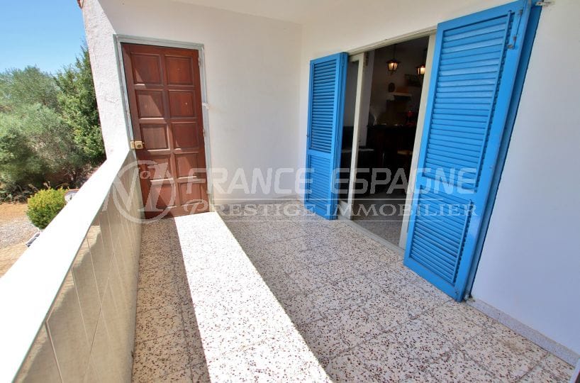 immobilier rosas: appartement secteur calme, vue mer et montagnes, parking, petit prix