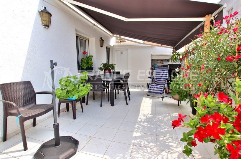 immo rosas: appartement spacieux avec grande terrasse, commerces et plage à 600 m