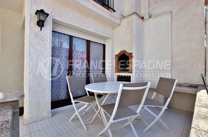 agences immobilières empuriabrava: villa dans secteur calme, parking et piscine