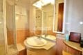 achat appartement rosas, 65 m², salle d'eau avec cabine de douche et meuble vasque
