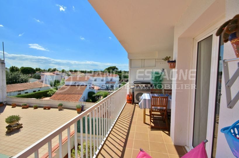 appartement a vendre empuriabrava, au pied des commerces, belle terrasse et parking