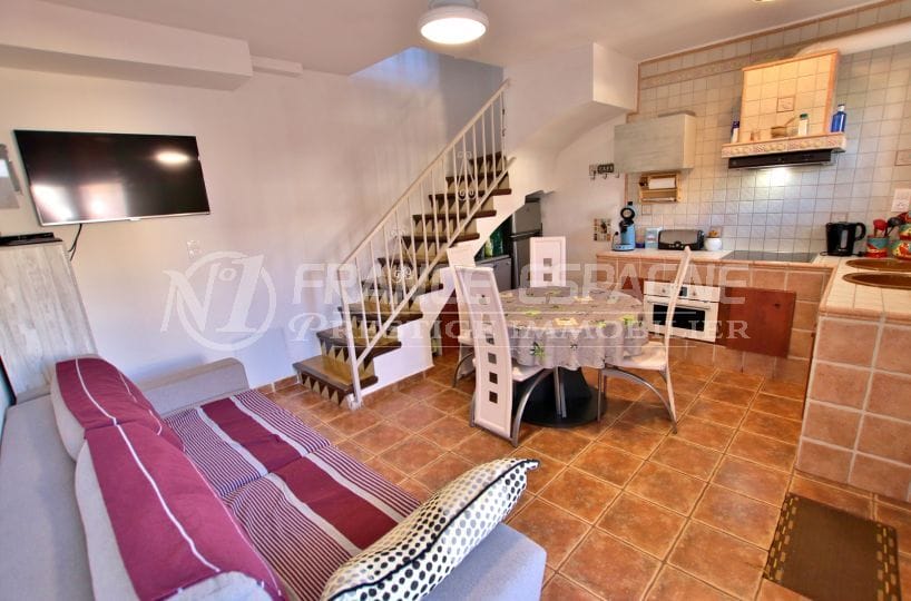 immobilier rosas: villa secteur résidentiel avec garage et piscine, proche plage