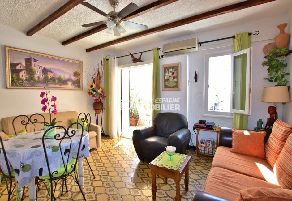 appartement costa brava: 47 m², salon / séjour avec accès à la terrasse