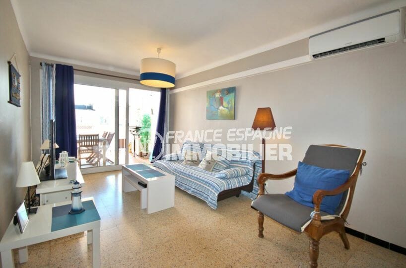 appartement costa brava: 72 m², salon / séjour avec rangements accès terrasse