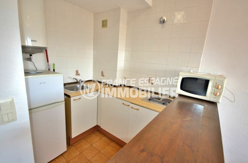 iacheter appartement empuriabrava, 35 m² avec coin cuisine aménagé ouvert sur le salon