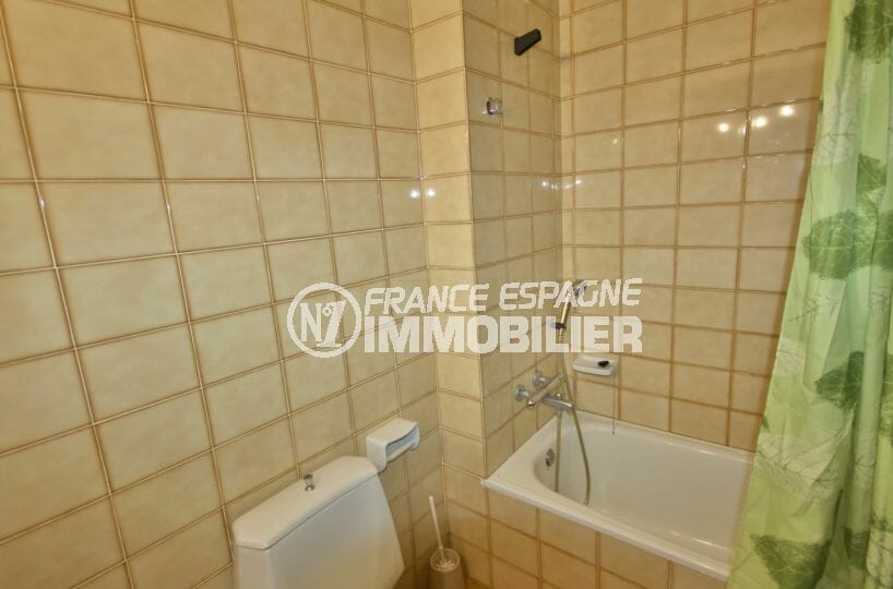 vente appartement empuriabrava, 35 m², salle de bains avec baignoire et wc