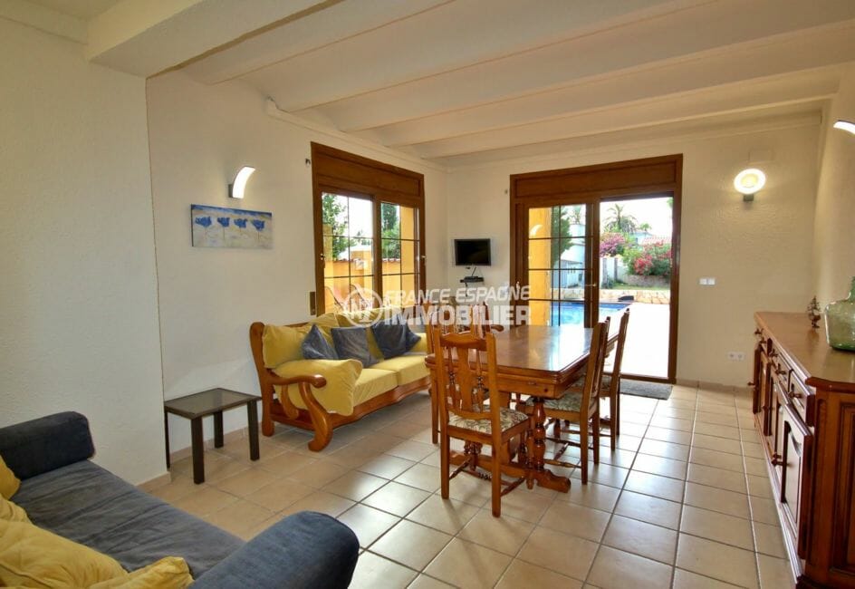 vente immobilière costa brava: villa 170 m², salon / séjour au rez de chaussée accès piscine