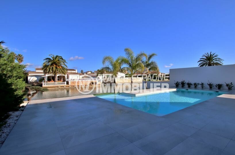 agence immobiliere empuriabrava: villa 334 m², piscine au clore, possiblité au sel