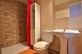 appartement a vendre costa brava, salle de bain moderne avec douche et wc