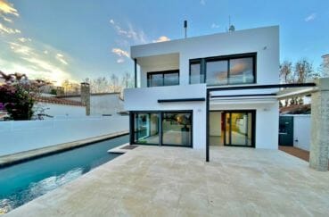 vente immobiliere costa brava: villa moderne et neuve de 235 m² avec sa piscine