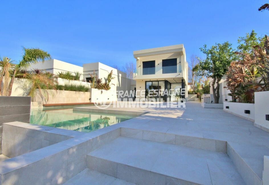 immo empuria: villa 5 pièces 234 m² sur terrain 500 m² avec piscine privé, amarre 12,5 m, garage