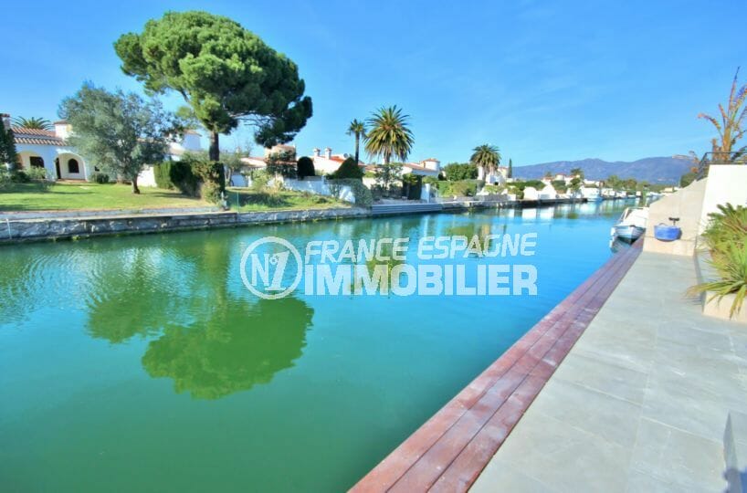 agence empuriabrava: villa 5 pièces 234 m² avec piscine, amarre de 12,5 m