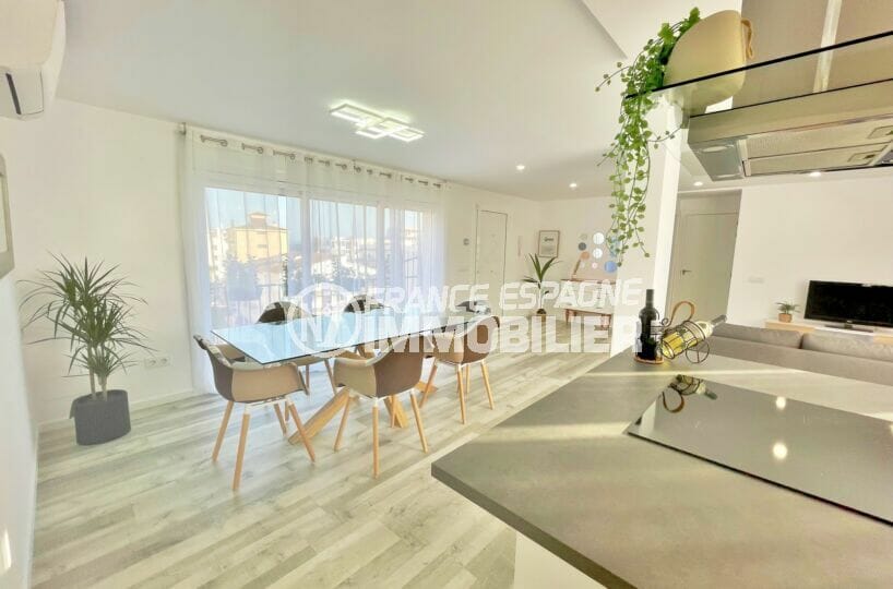 acheter appartement costa brava, 4 pièces 65 m², séjour lumineux avec cuisine américaine