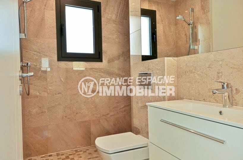 maison a vendre empuria brava, 5 pièces 185 m², salle d'eau avec douche italienne et wc