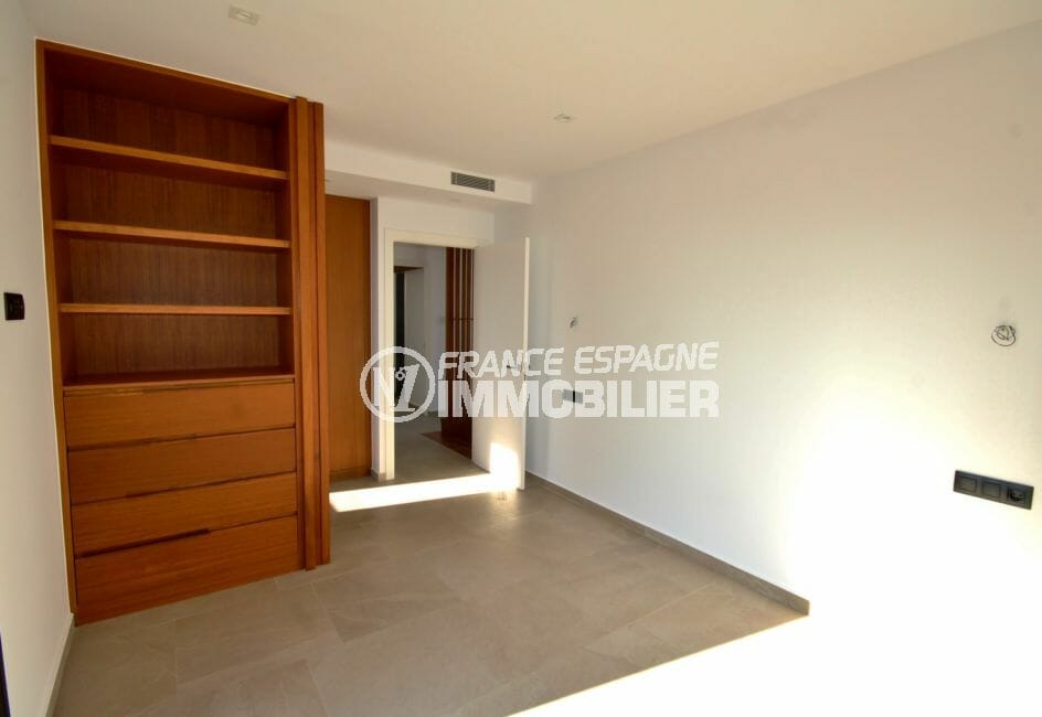 vente maison empuriabrava, 5 pièces 234 m² avec piscine, suite parentale avec meuble rangement