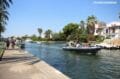excursion en bateau sur le canal d'empuriabrava, magnifiques villas