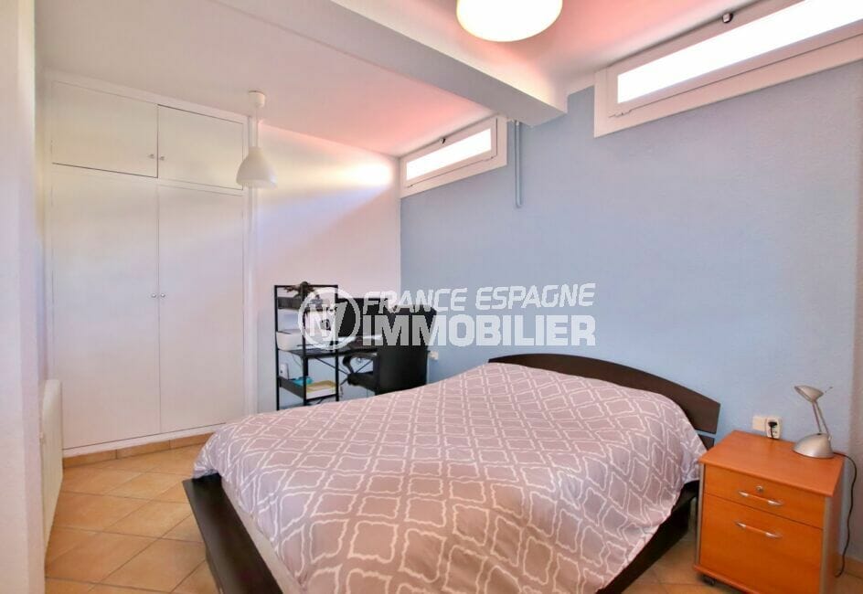immo roses: villa  4 pièces 145 m², 3° chambre, penderie et plafonnier