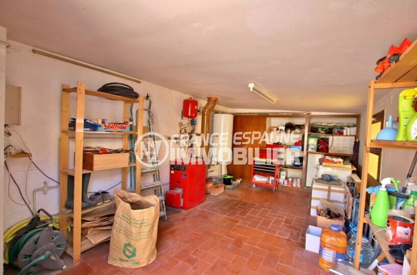 achat villa espagne costa brava,  4 pièces 145 m², beau garage avec étagères pour rangements