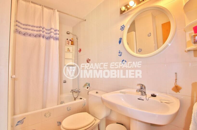 achat appartement empuriabrava, 2 pièces 45 m², salle de bains avec baignoire et toilettes