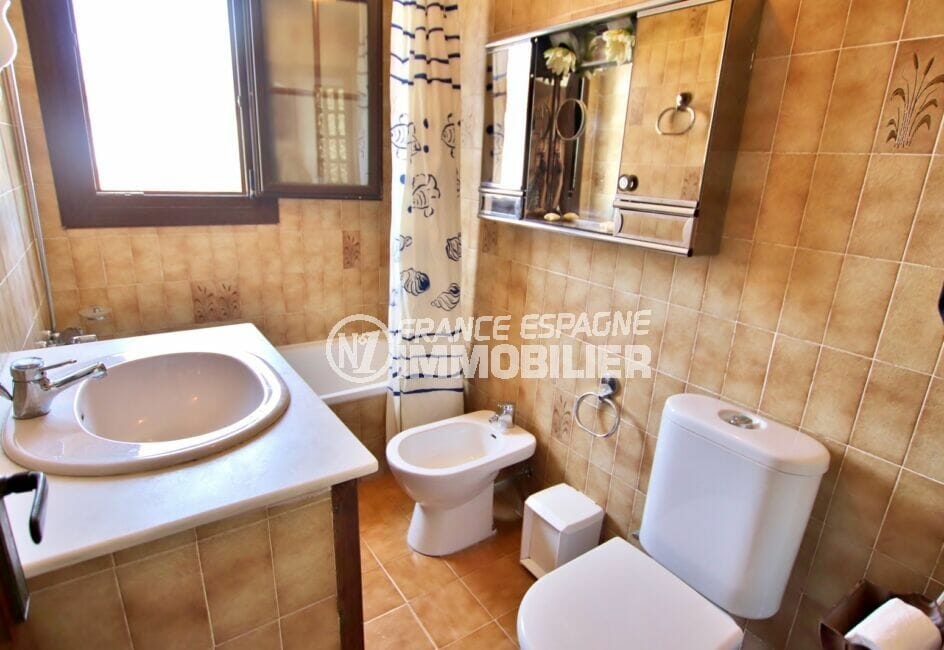 vente immobilière espagne costa brava: villa 4 chambres 165 m², avec bidet et toilettes