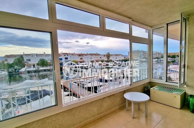 achat empuriabrava: appartement 40 m² 2 chambres, salon avec jolie vue sur la marina