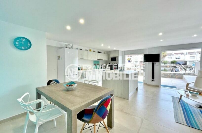 appartement a vendre empuriabrava, 2 chambres 53 m², salon / salle à manger accès terrasse