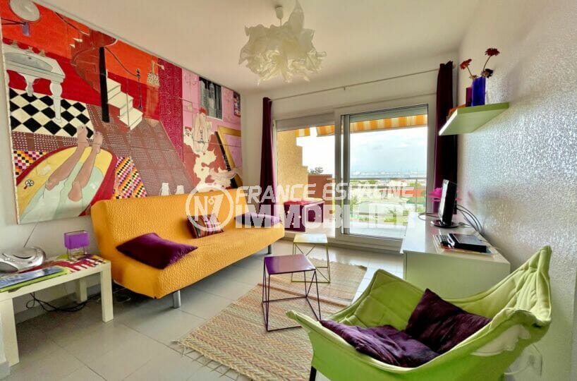 acheter appartement rosas, 2 pièces 46 m², séjour avec décoration en trompe-l'oeil