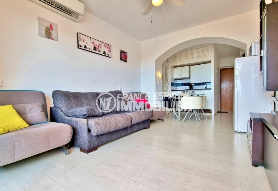 appartement a vendre a rosas: studio 35 m²  avec 2 canapés lits et coin repas