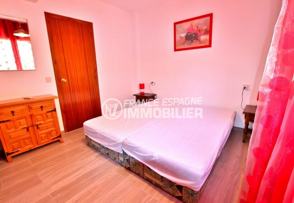 appartement santa margarida roses, 83 m², belle chambre claire avec double lit
